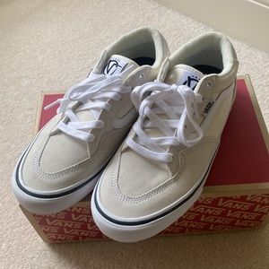 NWT Vans Rowan Pros in Marshmallow/White